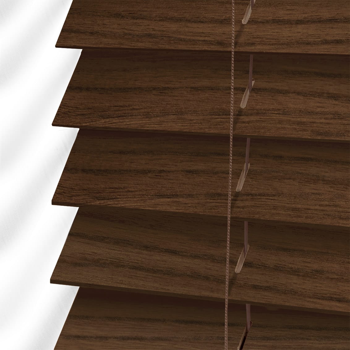 Rèm gỗ với hệ thống dây cố định chắc chắn