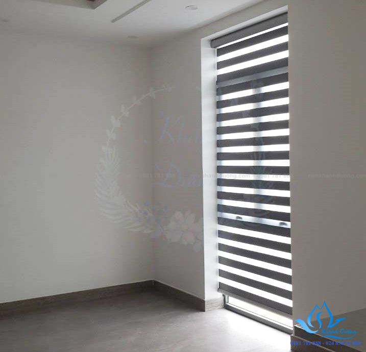 Rèm cầu vồng SE 6208 có thể chỉnh thành tấm rèm hở với những dải xuyên sáng để lấy ánh sáng vào phòng