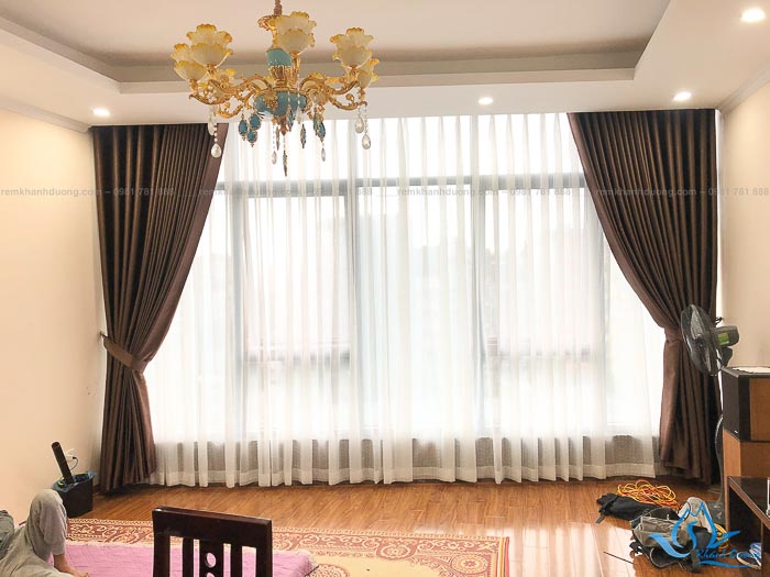 Giá rèm cửa vải tráng silicon chất lượng cao sẽ là lựa chọn tuyệt vời cho không gian phòng khách. Những tấm rèm cửa này sẽ giúp giữ ấm khí trong nhà, chống nắng và chống thấm nước. Hãy xem qua hình ảnh để tìm lựa cho mình một tấm rèm cửa ưng ý nhất.