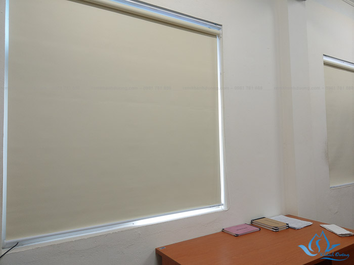 Rèm cuốn cản nắng văn phòng có giá dao động từ 230.000 - 300.000 VND/m2