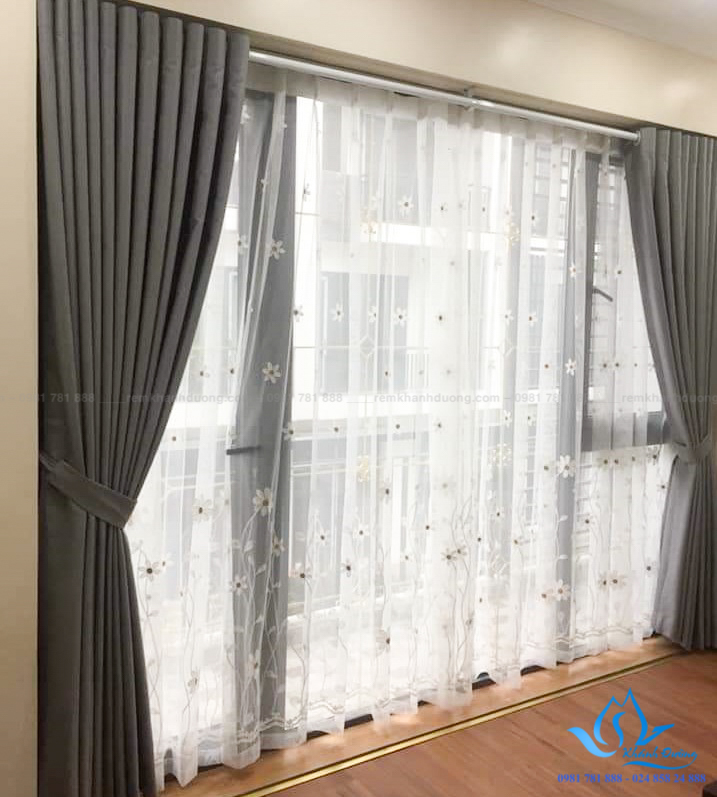 Mang đến không gian phòng ngủ ấn tượng và hiện đại với bộ rèm hai lớp Vinhomes Green Bay của chúng tôi. Với công nghệ tiên tiến và độ bền cao, chúng sẽ mang đến cho bạn sự thoải mái và tiện nghi tuyệt vời. Chúng tôi cung cấp các kiểu dáng và màu sắc đa dạng, giúp bạn dễ dàng chọn được bộ rèm phù hợp với nhu cầu và sở thích của mình.