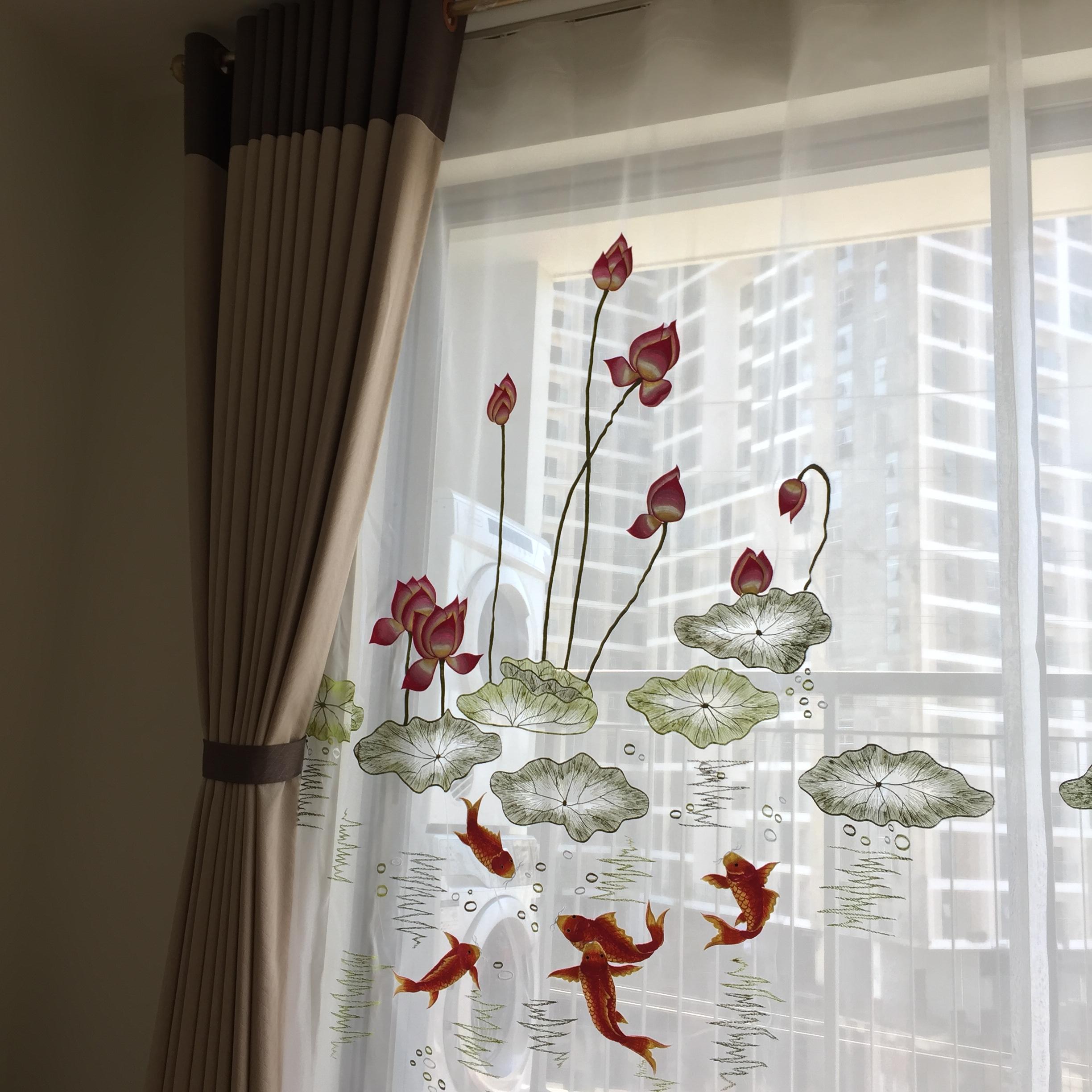 Rèm vải voan họa tiết hoa sen cá chép cho căn hộ đẳng cấp