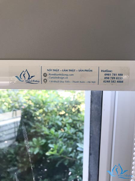 Rèm cuốn cửa sổ của Khánh Đường luôn đầy đủ tem nhãn thông tin