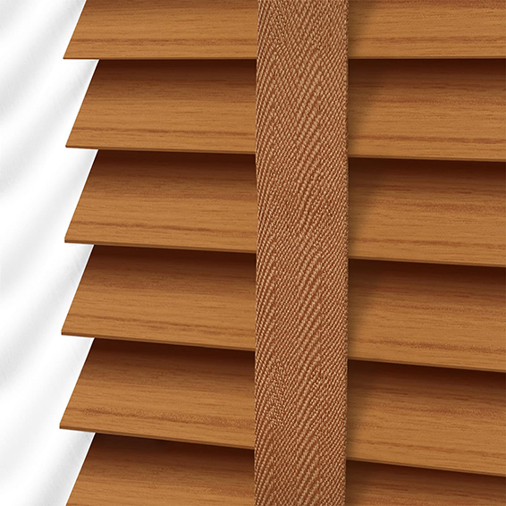 Rèm gỗ cao cấp với hệ thống đai cố định chắc chắn