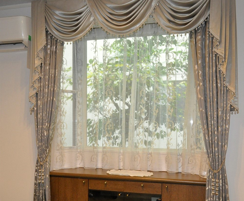 Bộ rèm vải nhập khẩu từ Bỉ RB – 20 siêu đẹp màu ghi xám theo phong cách tân cổ điển tại khung cửa sổ biệt thự