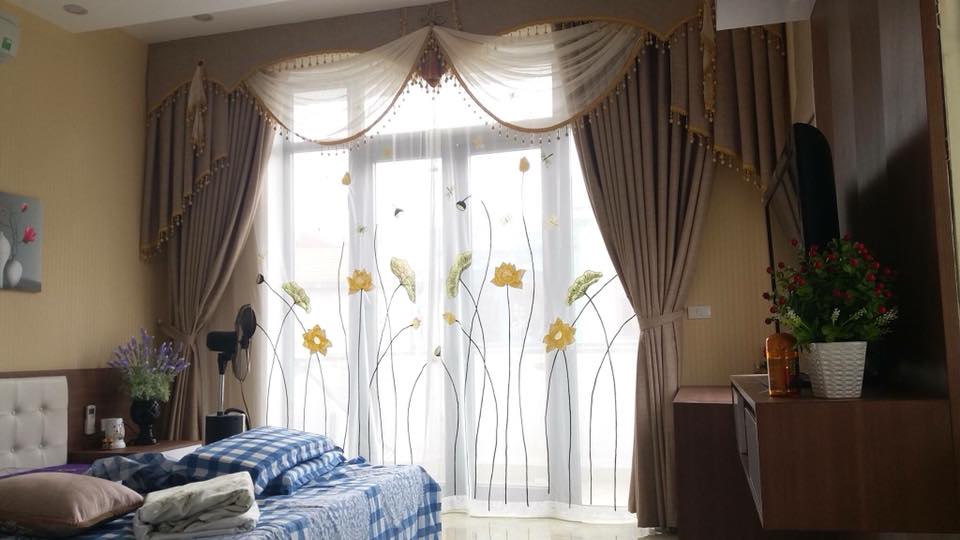 Mẫu rèm cửa sổ vải Bỉ RB -23 từ vải Acica được may theo phong cách tân cổ điển kết hợp lớp vải voan vô cùng sang trọng, quyến rũ