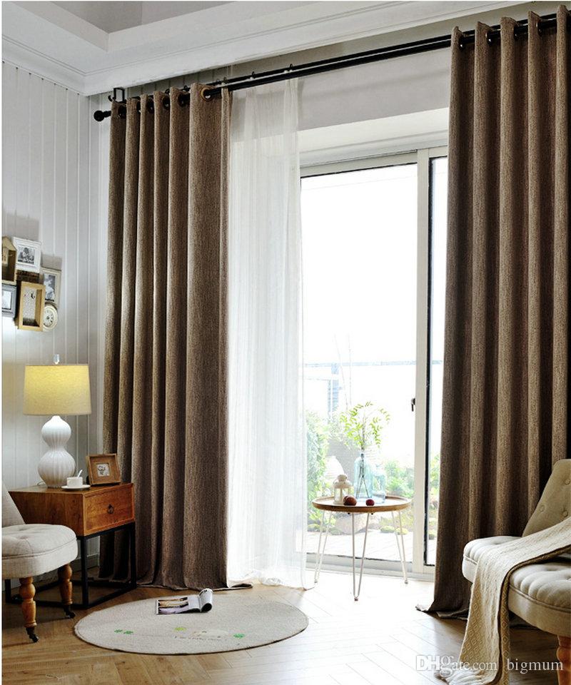 Sắc nâu đậm của rèm cửa HH-631 sẽ tạo cảm giác ấm cúng, sang trọng, cổ điển cho phòng khách