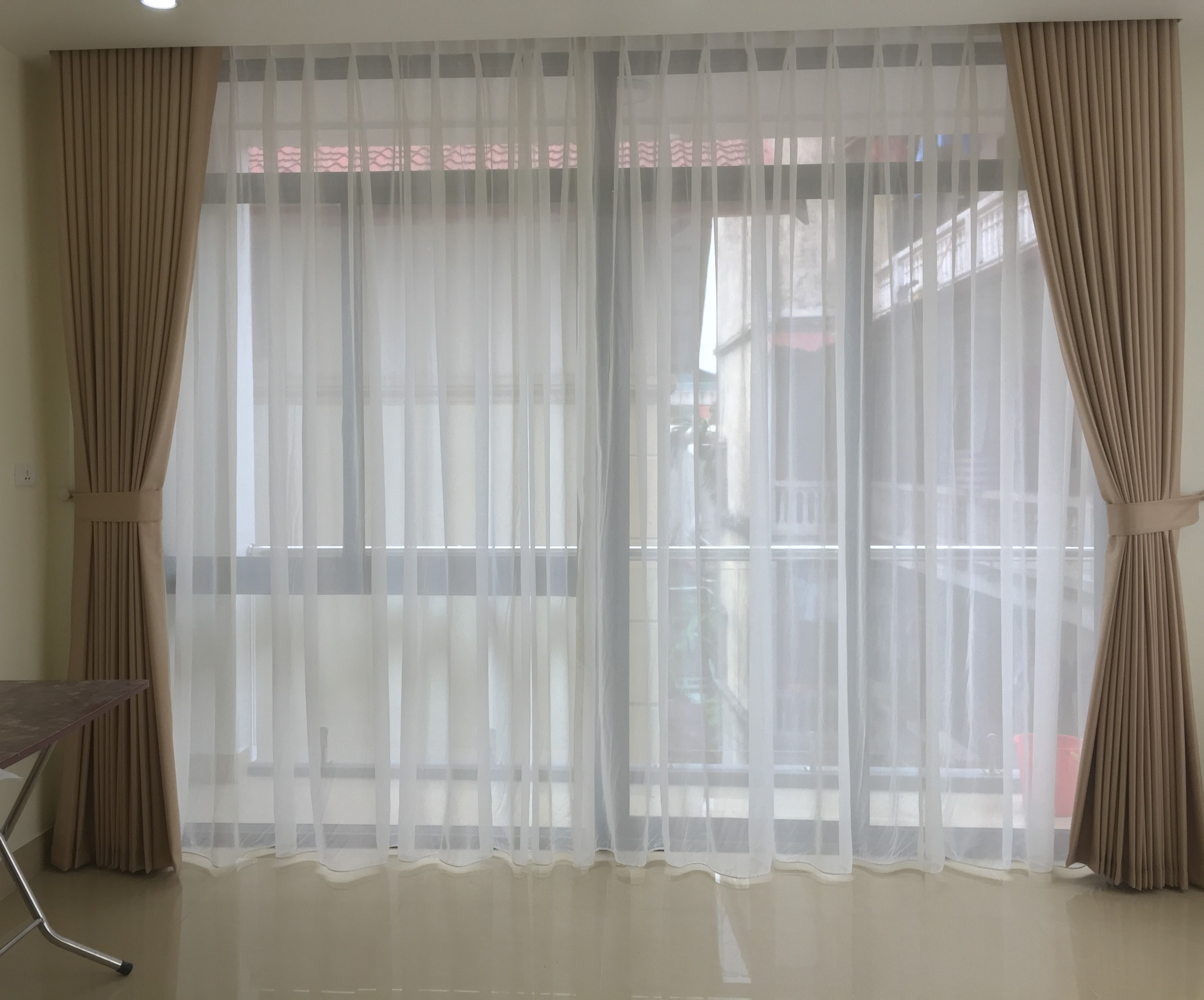 Rèm cửa: Thật đẹp mắt và tiện lợi khi bạn có một bộ rèm cửa phù hợp với thiết kế và không gian của ngôi nhà mình. Hãy cùng xem hình ảnh về rèm cửa để tìm cho mình một sự lựa chọn phù hợp nhé!
