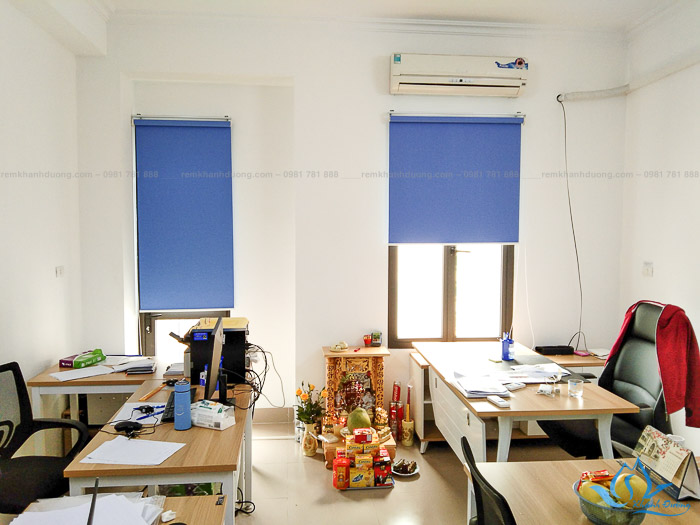 Mẫu rèm cuốn văn phòng xanh biển ấn tượng tại Nhân Hòa, Hà Nội RC10