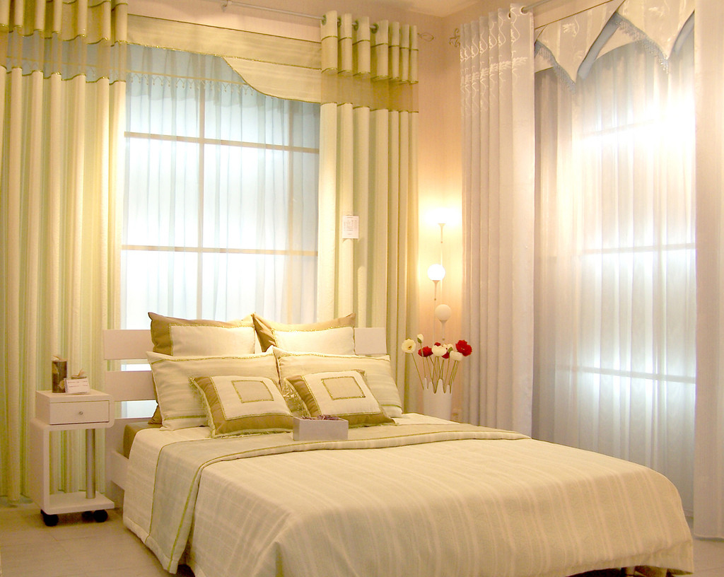 Một bộ rèm vải phòng ngủ tinh tế sẽ khiến căn phòng của bạn thêm ấm cúng và đẹp mắt. Với rất nhiều mẫu mã đa dạng cùng giá thành hợp lí, bạn sẽ tìm thấy cho mình chiếc rèm ưng ý nhất.