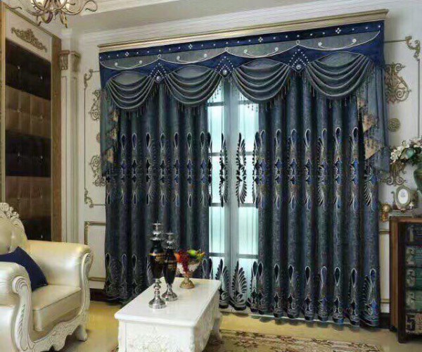 rèm nhung thêu cổ điển sang trọng cho phòng khách tại Long Biên
