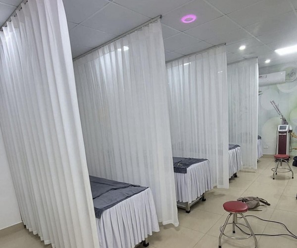 Rèm spa Voan trắng ngăn giường cho thẩm mỹ viện tại Lê văn Lương