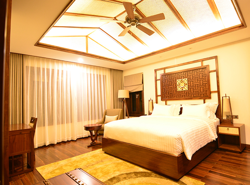 Rèm phòng khách sạn màu vàng