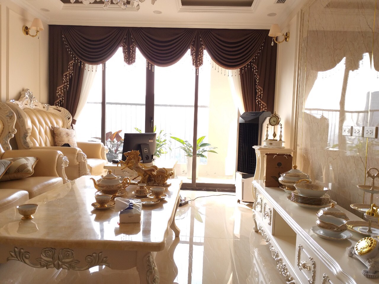 Rèm vải cao cấp với phong cách cổ điển phù hợp với không gian sang trọng, xa hoa
