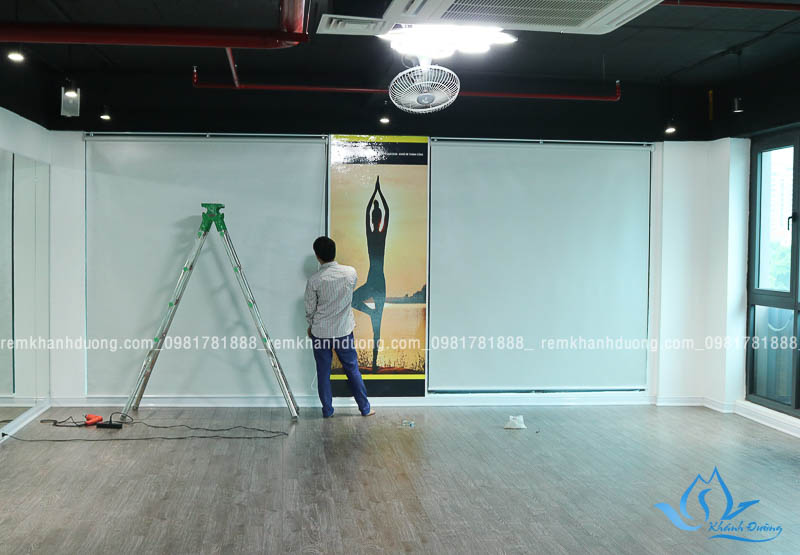 Rèm cuốn trơn đẹp phòng gym, yoga tại Long Biên