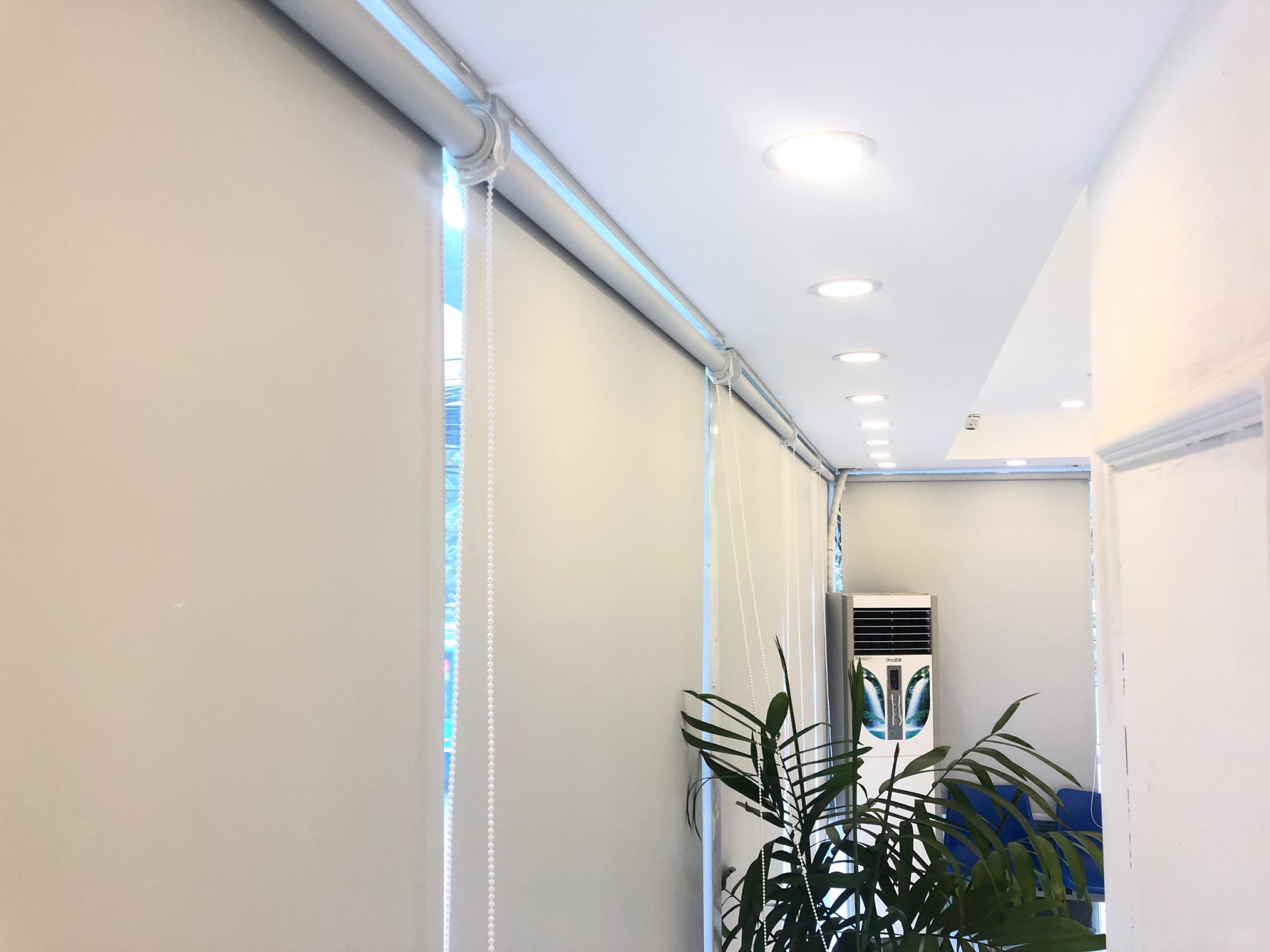 Rèm cuốn màu trơn cho cửa hàng, văn phòng kính tại Xuân Thủy