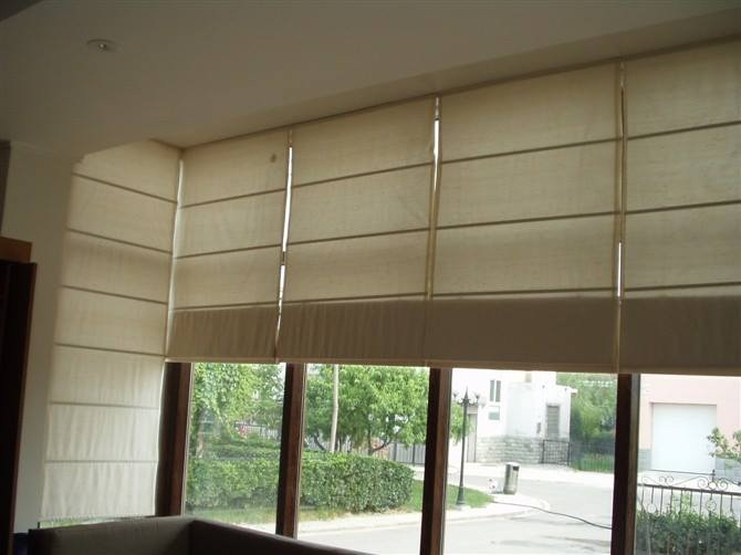 Rèm Roman cuộn lên gọn gàng