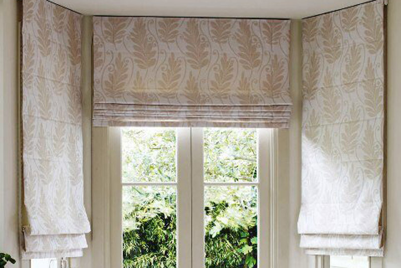 Lớp cửa kính bảo vệ rèm Roman