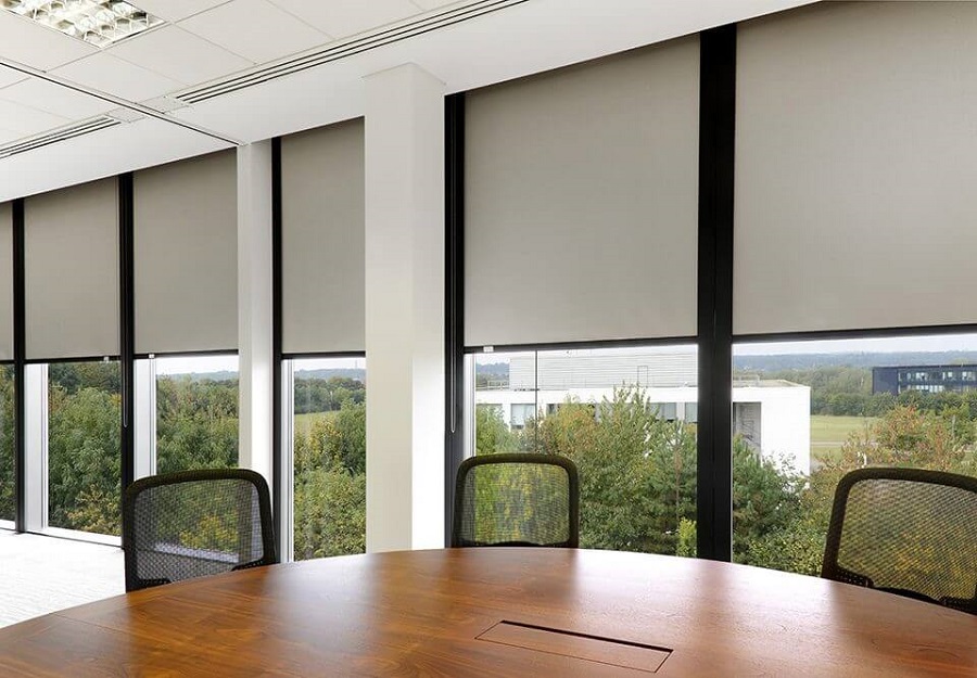 Rèm cuốn màu trắng mang đến không gian hiện đại Rèm cuốn màu trắng mang đến không gian hiện đại