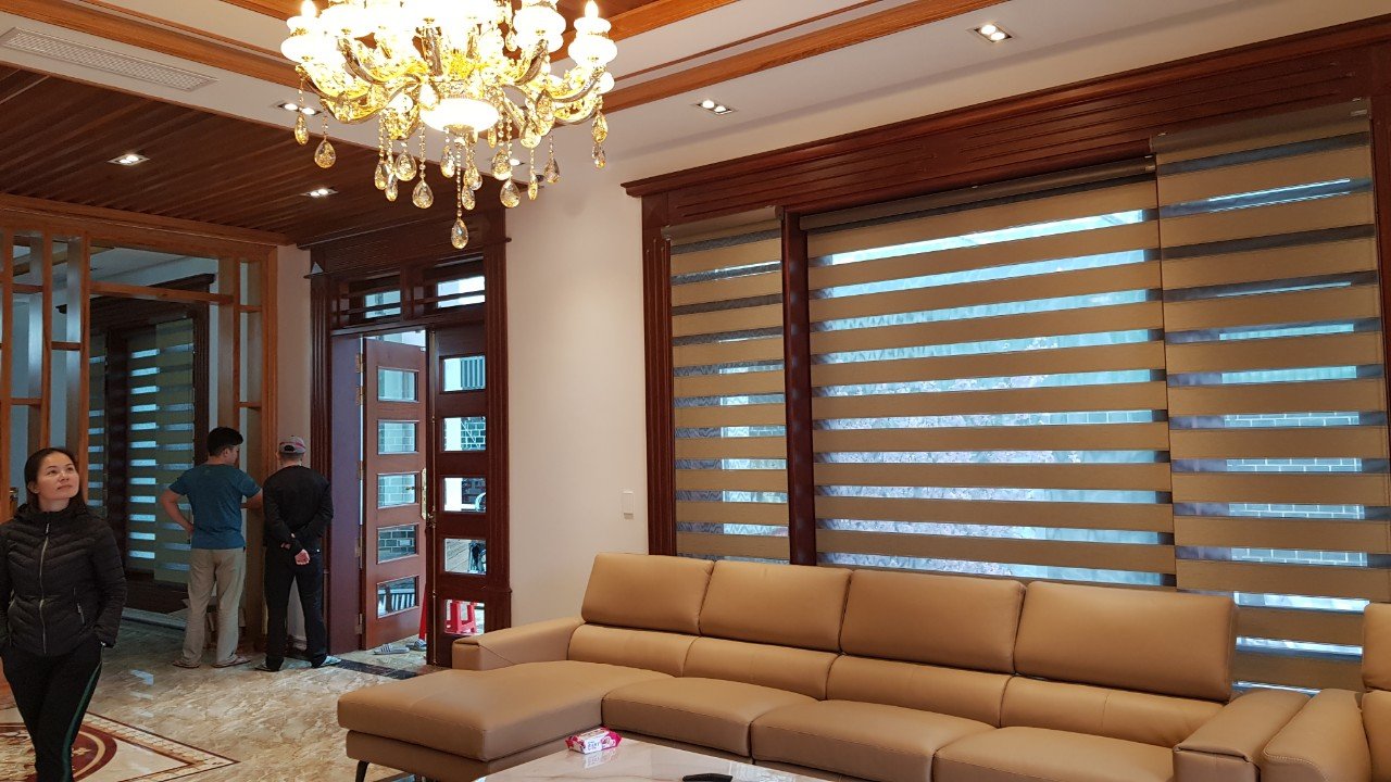 Rèm cầu vồng cho phòng khách gọn gàng