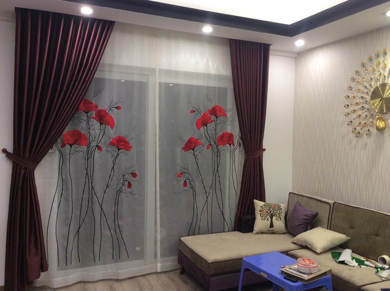 Rèm voan thêu tay thích hợp cho phòng khách