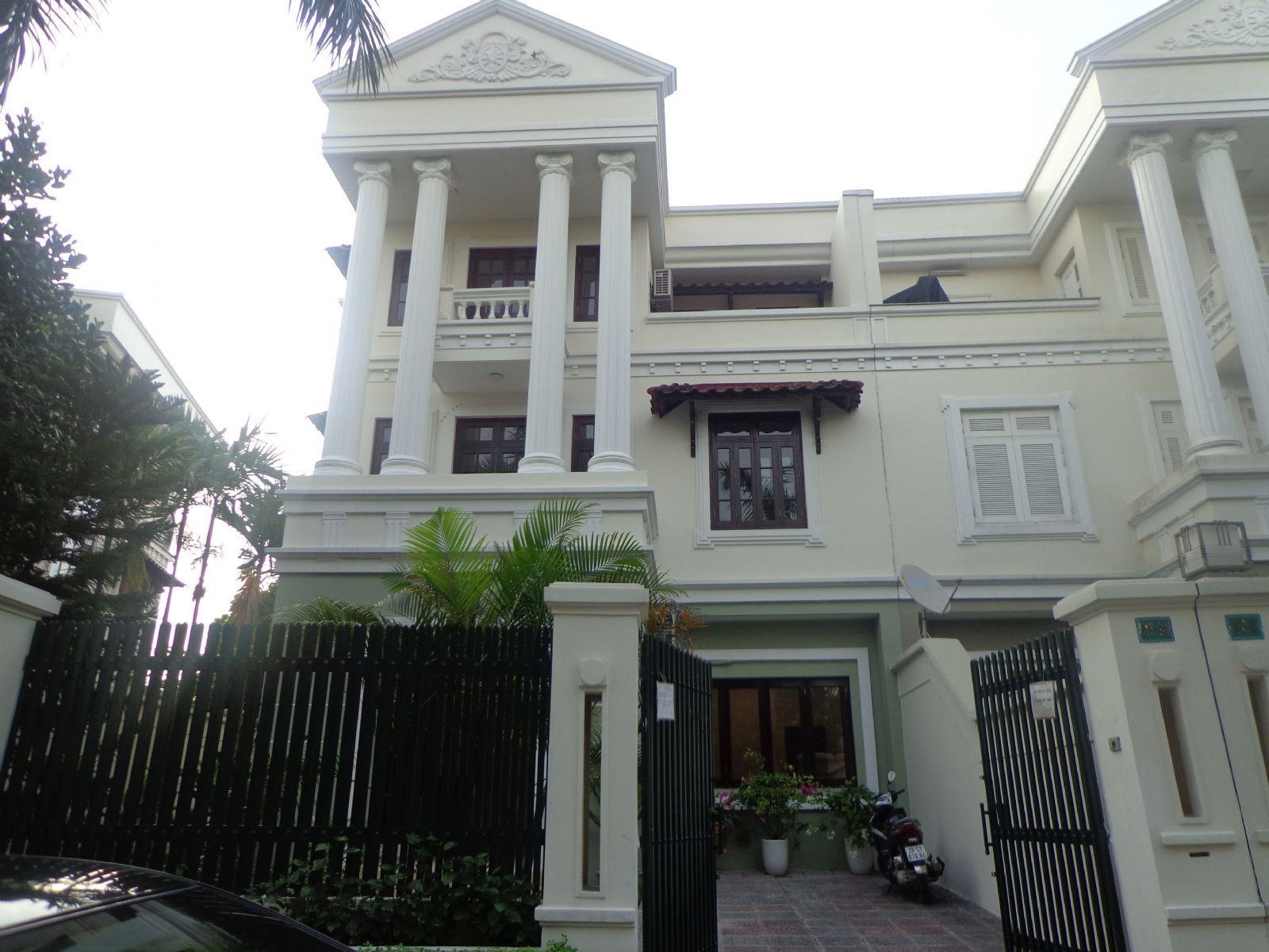 biet-thu-nha-anh-nam-cong-cong-vien-nuoc-tay-ho-ha-noi-1