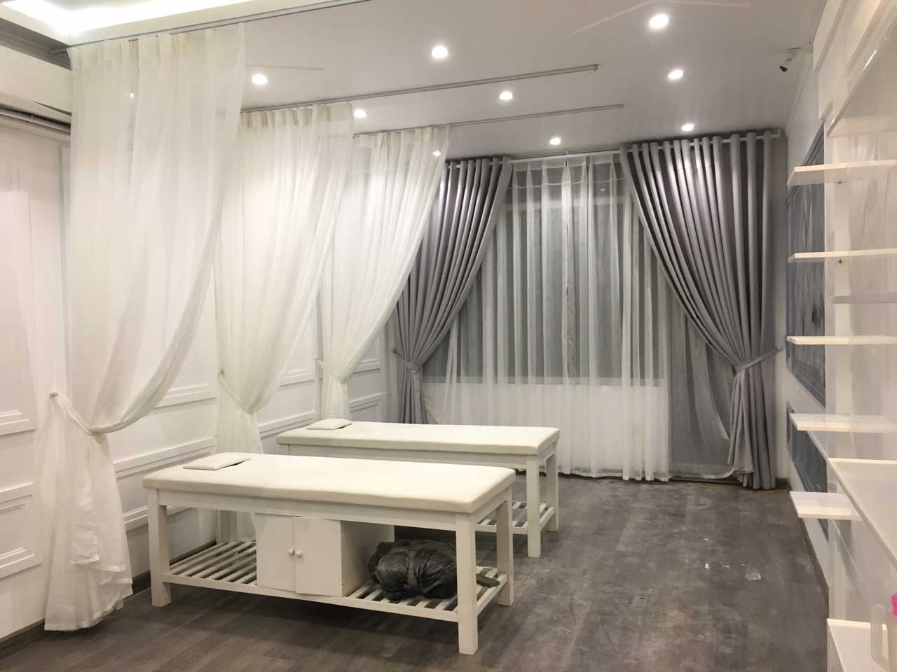 Chọn rèm vải một màu cho spa