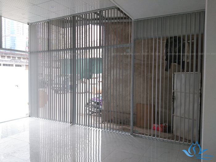Sử dụng rèm lá dọc chống nắng phù hợp với mọi không gian hiện đại