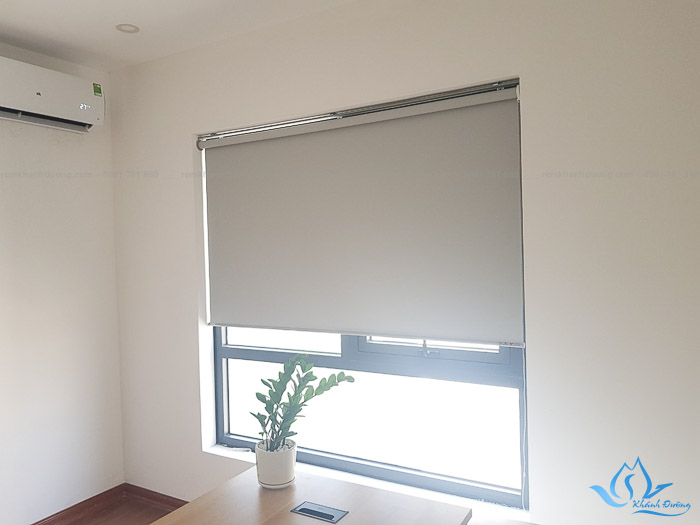 Rèm cuốn được làm từ chất liệu polyester bền đẹp và cản nắng tốt