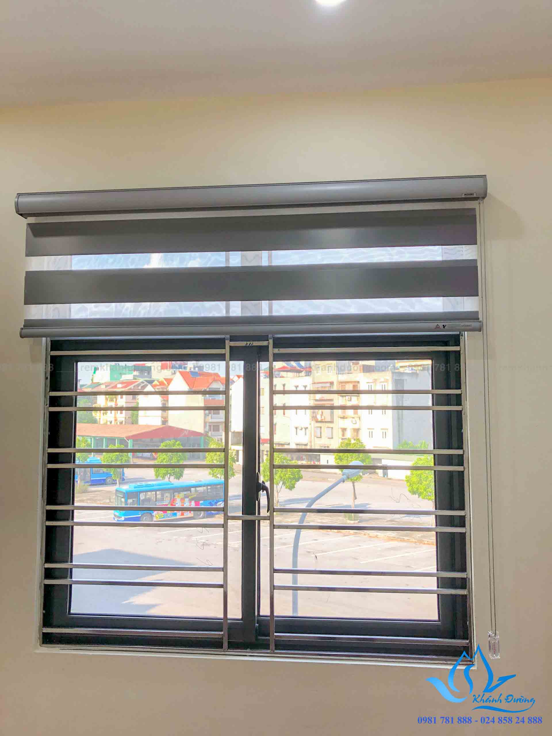 Rèm có kiểu dáng tinh gọn rất thích hợp cho những ô cửa sổ nhỏ