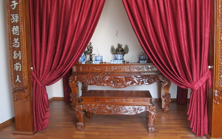 Rèm màu đỏ vượng khí cho ngôi nhà