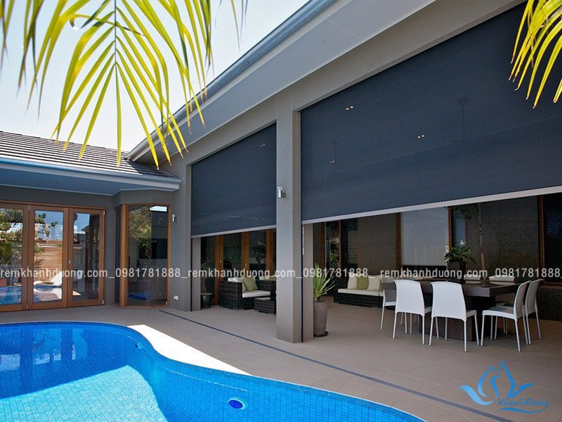 rem-cuon-ngoai-troi-zipper-nhap-khau-cho-khong-gian-khu-be-boi-1 Rèm cuốn ngoài trời Zipper nhập khẩu cho không gian khu bể bơi