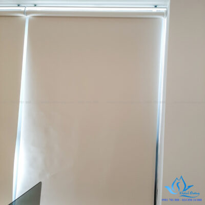 Chất liệu vải rèm cuốn rất bền và có thể cản nắng, cản nhiệt