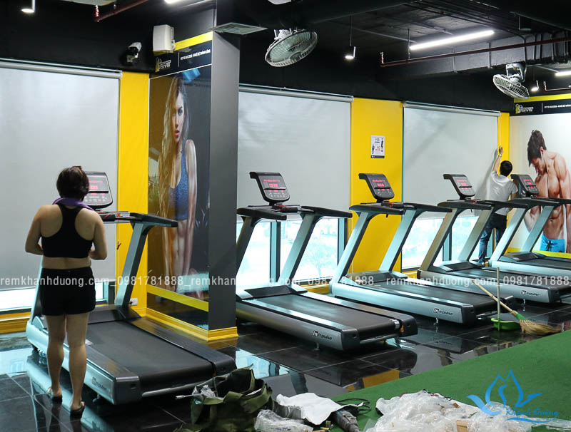 Rèm cuốn trơn đẹp phòng gym, yoga tại Long Biên