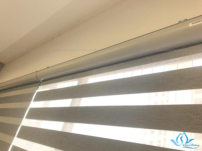 Rèm cầu vồng được thiết kế với dải xuyên sáng và không xuyên sáng đan xen nhau tạo sắc màu riêng biệt