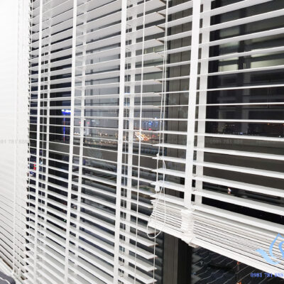 Với chất liệu gỗ sồi Nga thì rèm MSJ 301 rất nhẹ và chống thấm nước, mối mọt