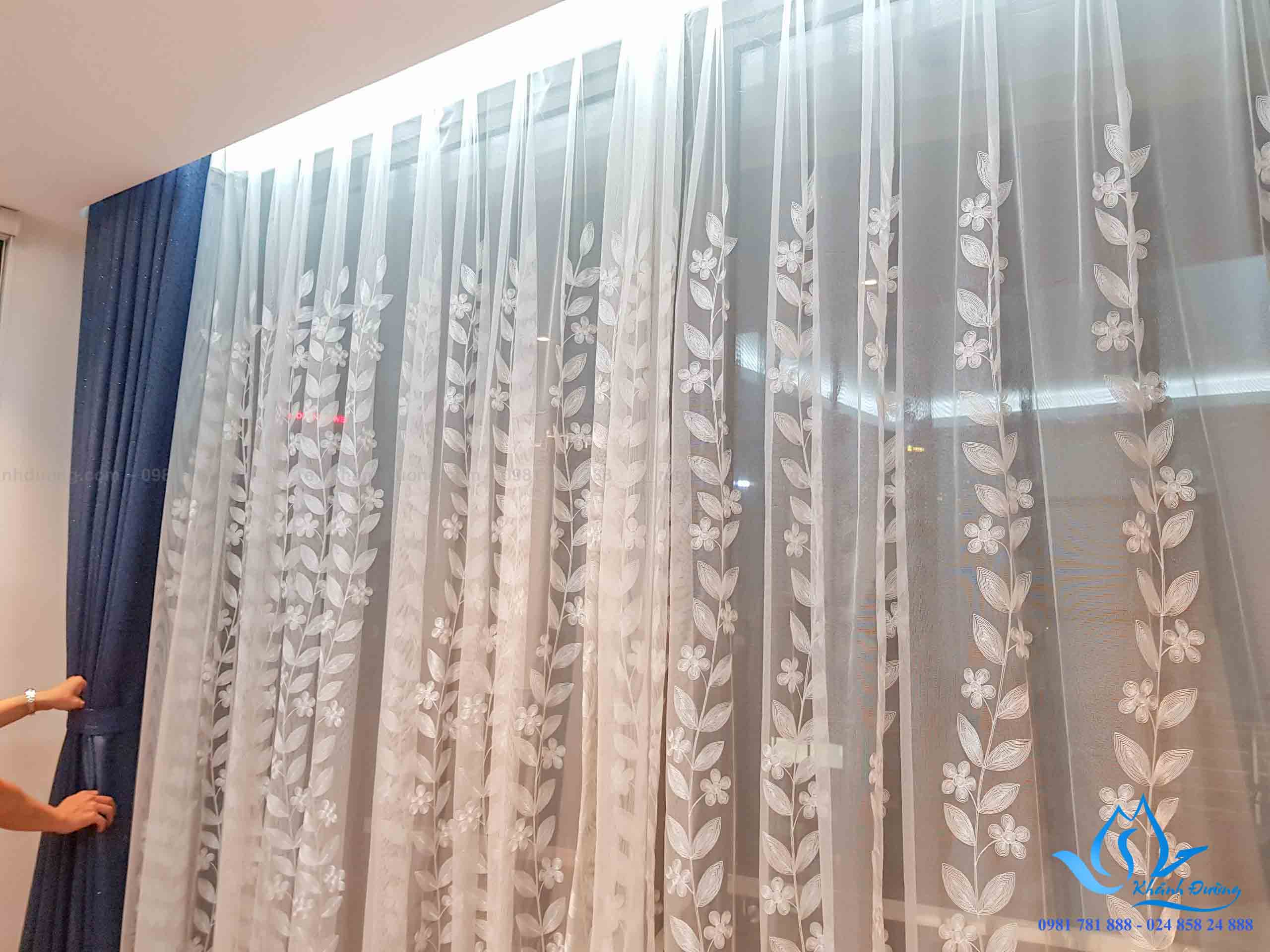 Lớp vải voan thêu của rèm hai lớp B07-M13