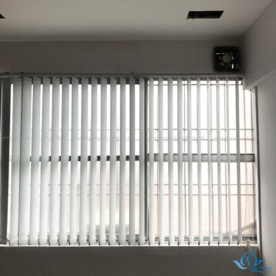 Rèm lá dọc cửa sổ cho văn phòng làm việc cao cấp tại Hoàng Ngân