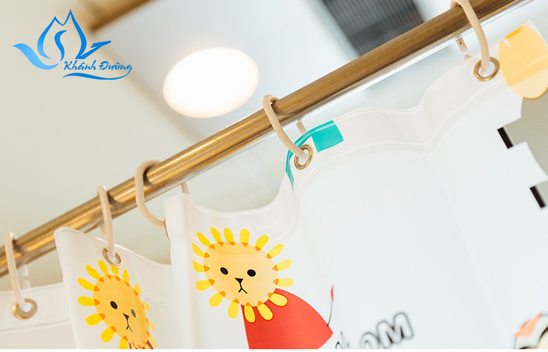 Các móc treo giúp thao tác kéo rèm trơn tru, dễ dàng hơn