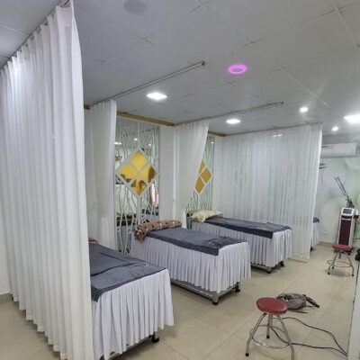 Rèm spa Voan trắng ngăn giường cho thẩm mỹ viện tại Lê văn Lương  (3)