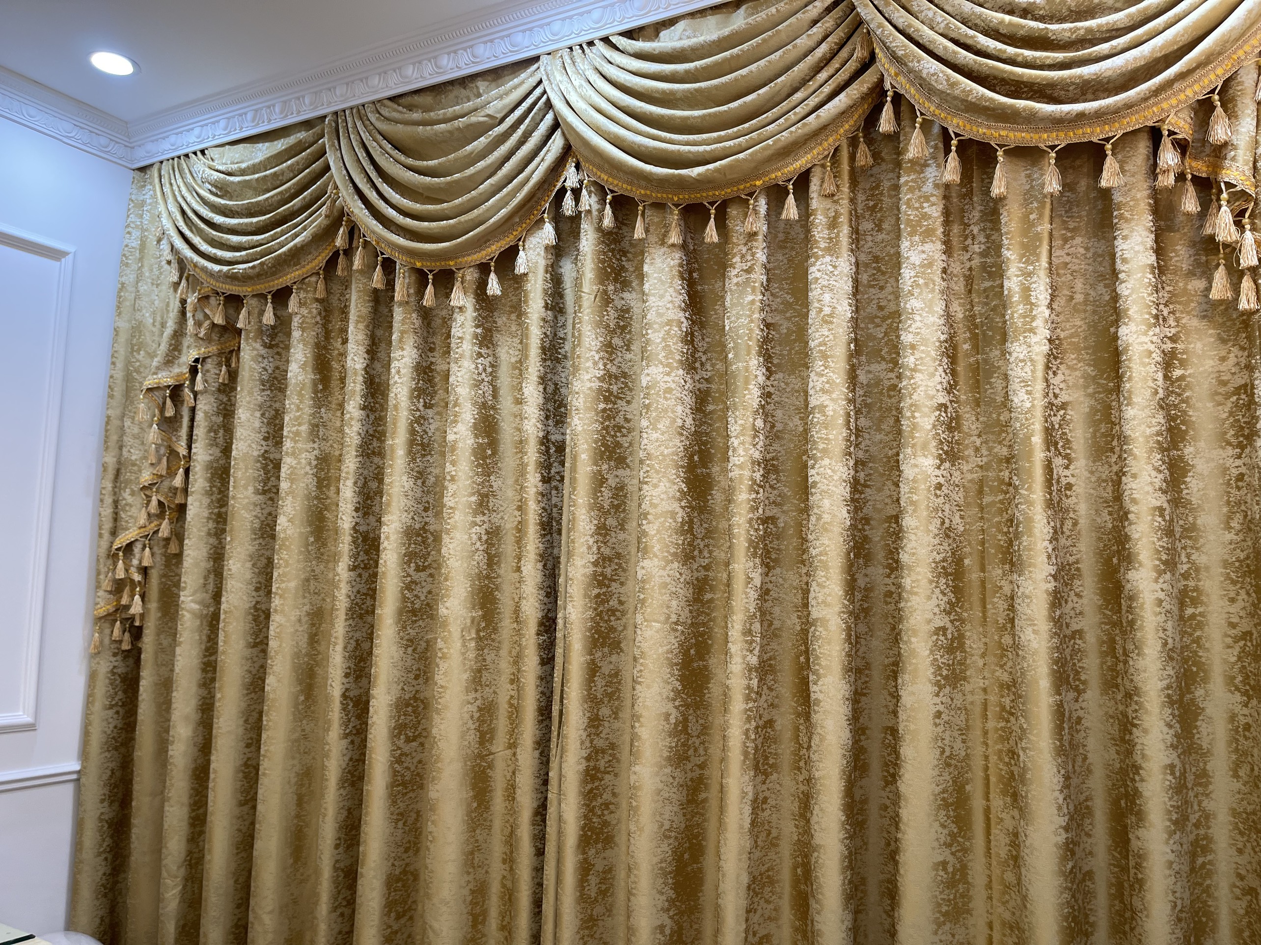 Rèm vải tân cổ điển hoàng gia vải Thổ Nhĩ Kỳ cho căn hộ cao cấp Thong Long Number One