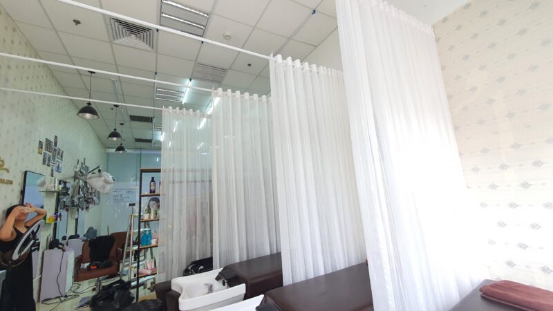 rèm voan trắng ngăn giường cho Salon tóc tại Tòa D inperia Garden 143 Nguyễn Tuân  (2)