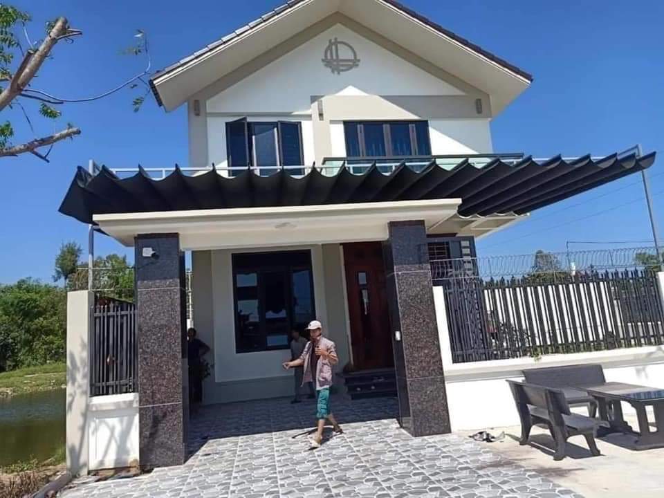 Mái che xếp lượng sóng che sân cho nhà biệt thụ tại Hoài Đức Hà Nội