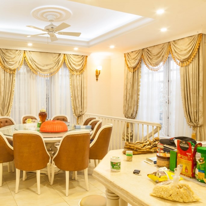Rèm cổ điển in hoa văn chìm