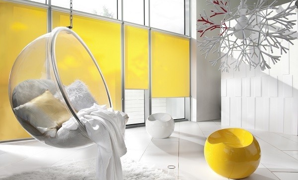 Rèm cuốn màu vàng tạo nên không gian làm việc tích cực Rèm cuốn màu vàng tạo nên không gian làm việc tích cực