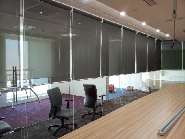 Rèm cuốn trơn dành cho văn phòng