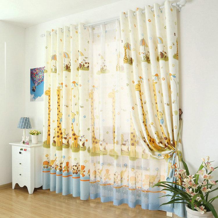 Rèm cửa in hình động vật phù hợp với những bé yêu thích khám phá thiên nhiên