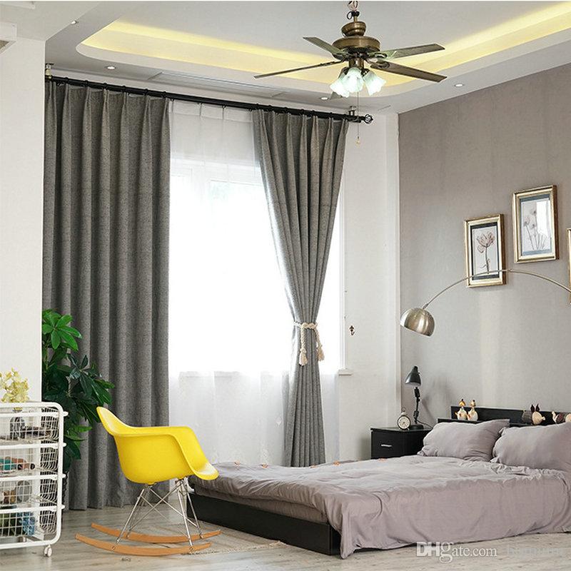 Rèm vải gấm HH-628 màu xám ghi rất thanh lịch, nhẹ nhàng phù hợp với không gian phòng ngủ của gia đình.