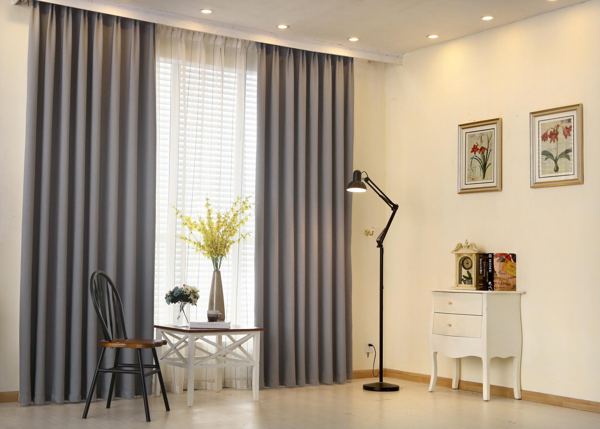 Màu xám ghi của rèm vải HH-628 cũng rất phù hợp cho phòng làm việc hay phòng đọc sách