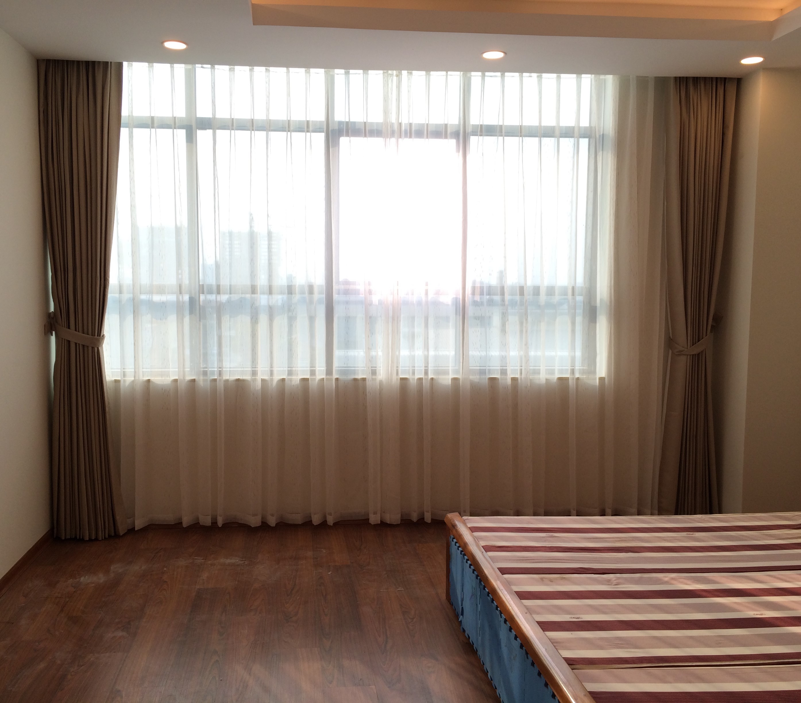 Màu vàng đồng nhạt của rèm HH-638 tuy là một màu sắc tuyệt vời cho rèm cửa và những món đồ nội thất Màu vàng đồng nhạt của rèm HH-638 tuy là một màu sắc tuyệt vời cho rèm cửa và những món đồ nội thất